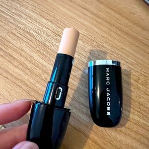 Marc Jacobs concealer light 33 accomplice